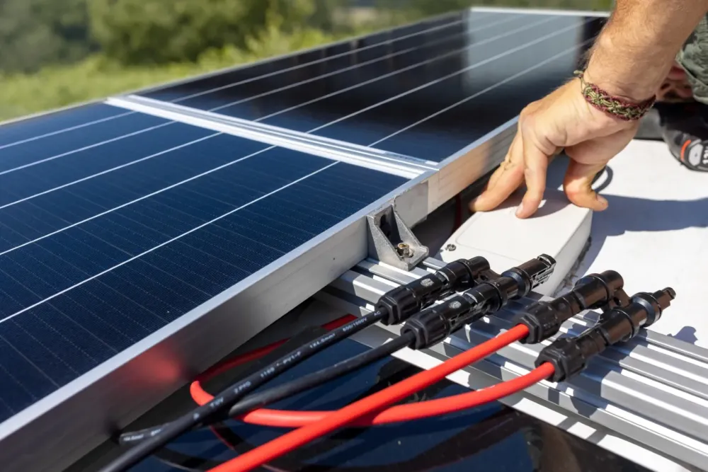 branchement panneaux solaires